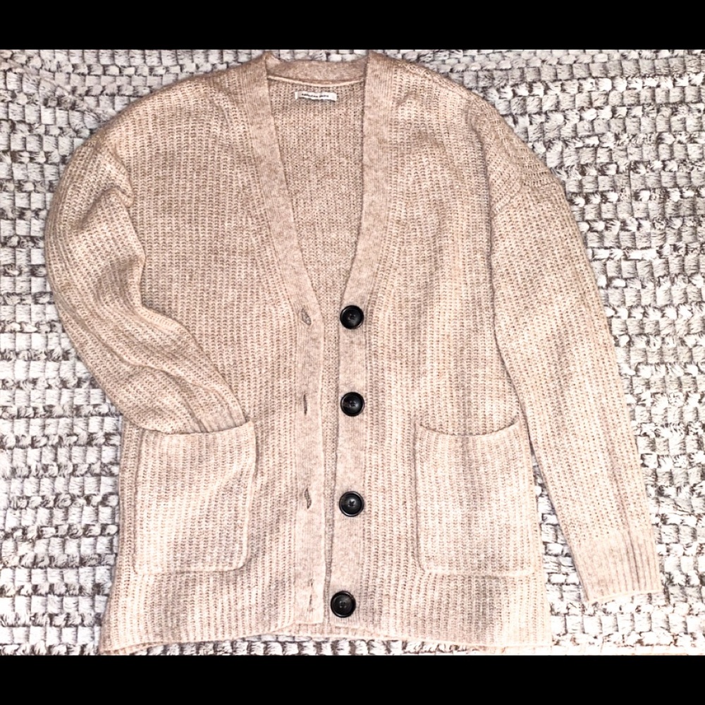 SOLD:(⚠️- American Eagle Tan Button-up Cardigan!!